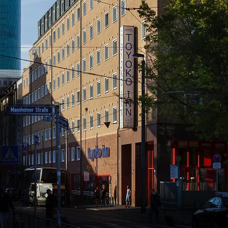 Toyoko Hauptbahnhof Hotel 3*