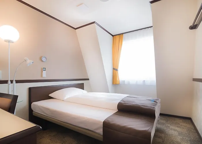Toyoko Hauptbahnhof Hotel 3*